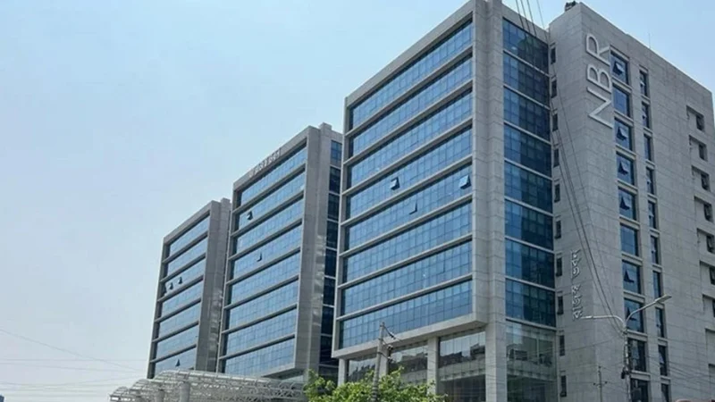 এবার এনবিআরের তিন সদস্য ও এক কমিশনারকে অবসরে পাঠাল সরকার